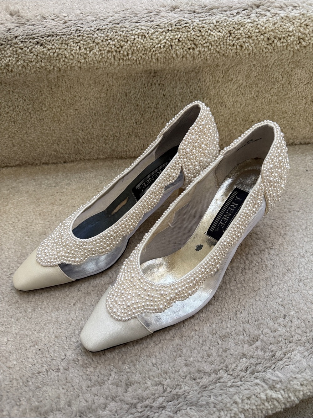 Vintage Style Pearl-Embellished Ivory Kitten Heel Pumps - Picture 3 of 6